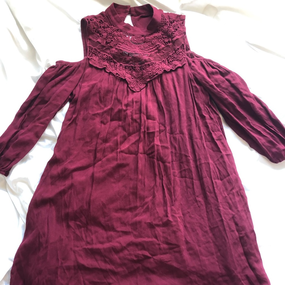 Open shoulder lace dress